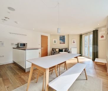 Flat to rent - Seren Park Gardens, London, SE3 - Photo 6