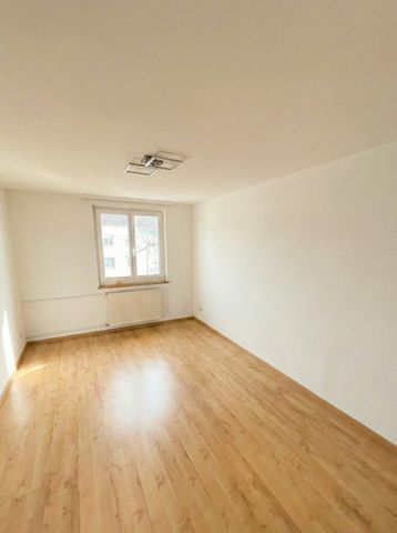 Rent a 4 rooms apartment in Schaffhausen - Photo 2