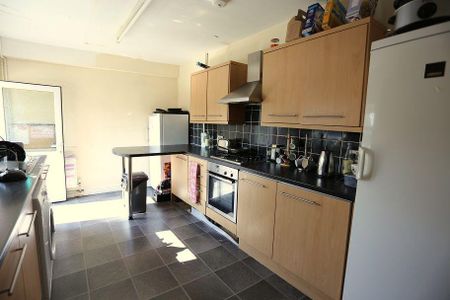 7 bedroom house of multiple occupation to rent - Photo 5