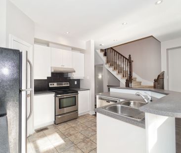 For Lease - 115 Watchhorn Grove, Blossom Park - Airport and Area, O... - Photo 2