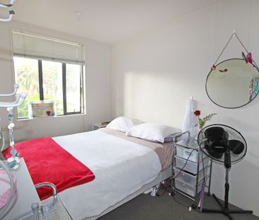 Modern 2 Bedroom Apartment on Carroll - Available November 2025 - Photo 4