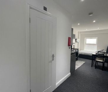 1 Beds - Studio flat - - Photo 3