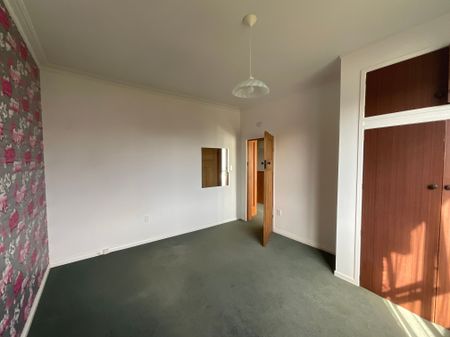 MOVE IN NOW! THREE BEDROOMS IN FITZROY - Photo 2