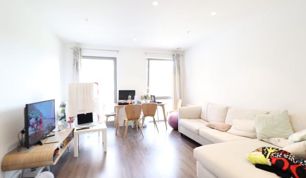 Rathbone Market, Barking Road, London E16 - Photo 1