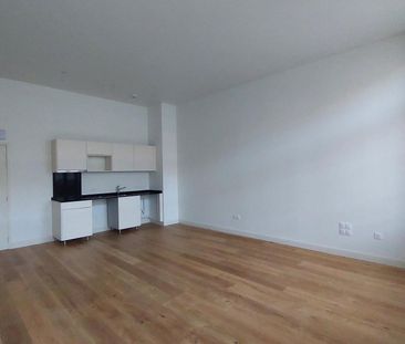 location Appartement T2 DE 46.09m² À LAVAL - Photo 4