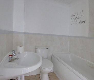 4 bedroom semi-detached house to rent - Photo 6