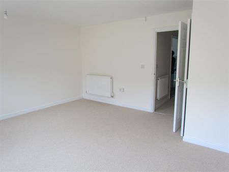 St James Close, CHATTERIS - Photo 3