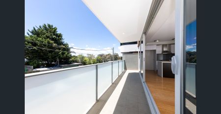 Spacious 2 bedroom North facing apartment - Photo 3