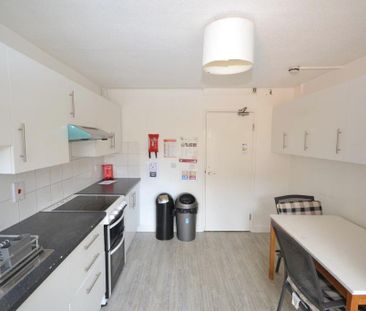 1 bedroom in a house share to rent - Photo 5