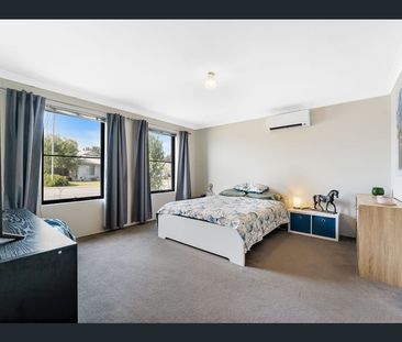 18 Dalmilling Drive, The Vines WA 6069 - House For Rent | Domain - Photo 6