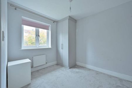 4 bedroom detached house to rent - Photo 4