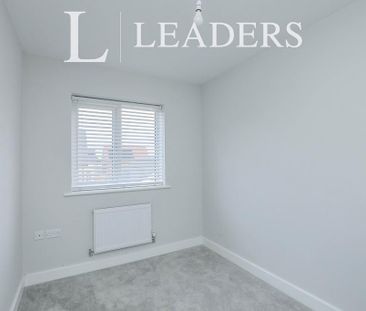 3 bedroom detached house to rent - Photo 2