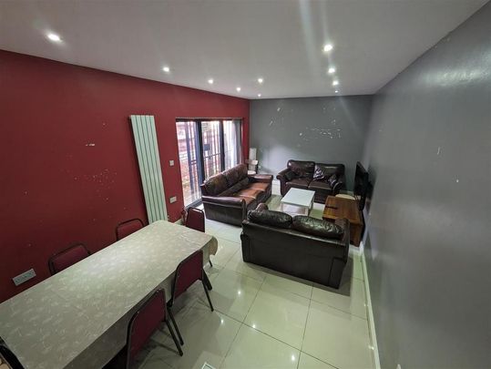 1 bedroom in a house share to rent - Photo 1