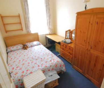 2 Bed - Stratford Grove West, Heaton - Photo 5