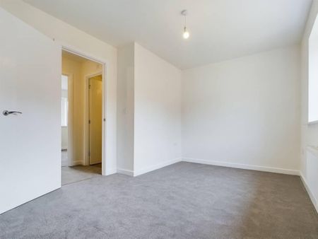 2 bedroom end of terrace house to rent - Photo 3