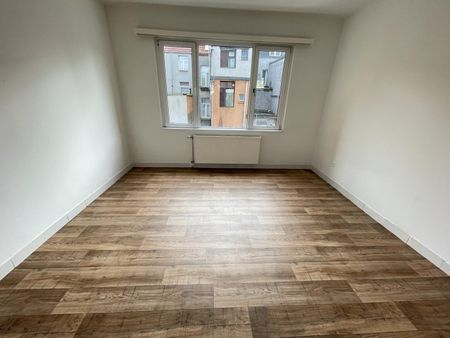 APPARTEMENT - Photo 2