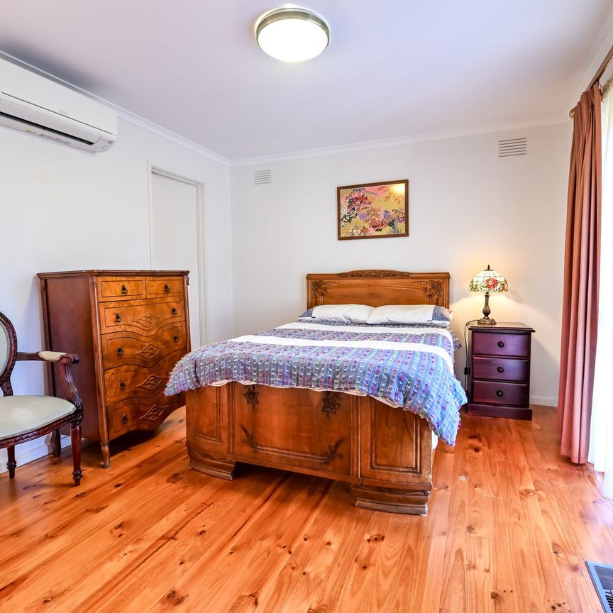 12 Lomond Drive, Glen Waverley - Photo 1