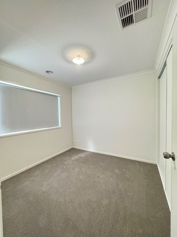 Brand New 3Br Family Home in Manor Lakes! - Photo 2