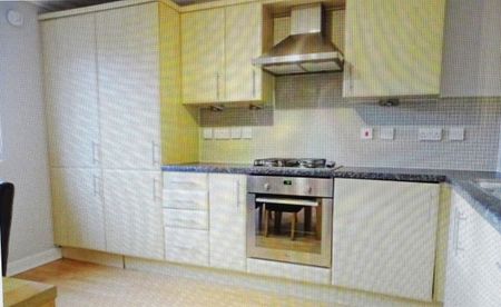 To Let 2 Bed Flat - Photo 5