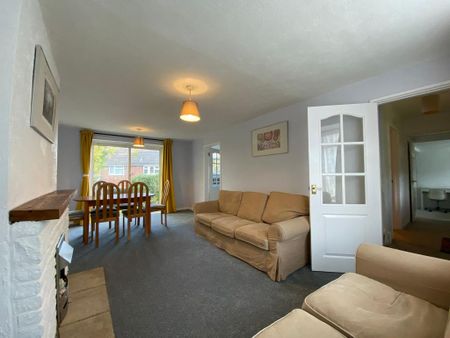 4 bedroom semi-detached house to rent - Photo 2