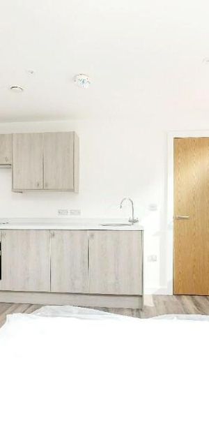 Studio to rent - Photo 1