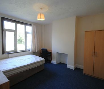 3 Bed Student house on Elmes road - Photo 2