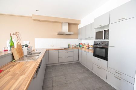 Ruim appartement gelegen te ZULTE - MACHELEN ( postcode: 9870) - Photo 3