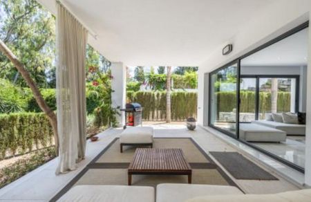 Apartment in The Golden Mile, Costa del Sol - Photo 2