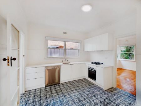 3 Bed, 1 Bath - Photo 5