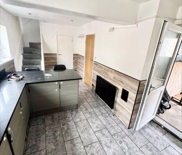 3 bedroom semi-detached house to rent - Photo 6