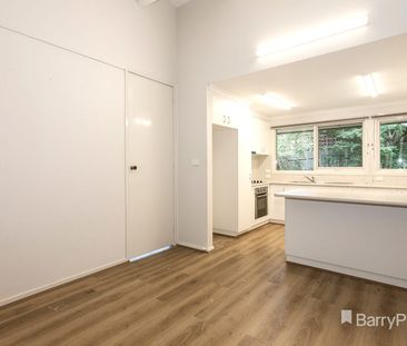 Country Family Living - Photo 2