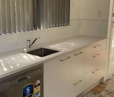 Modern Three-Bed in Glenfield! - Photo 4