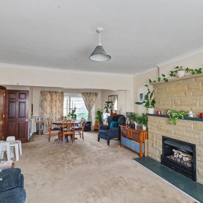 3 bedroom detached bungalow to rent - Photo 1