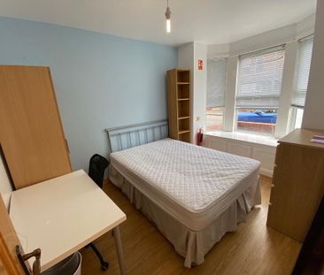 25 St Albans Gardens, Belfast, BT9 5DR - Photo 2