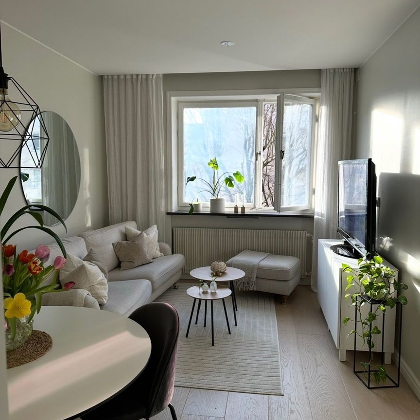 Körsbärsvägen, Stockholm - Photo 1