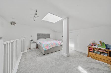 Royal Drive, London, N11 - Photo 3