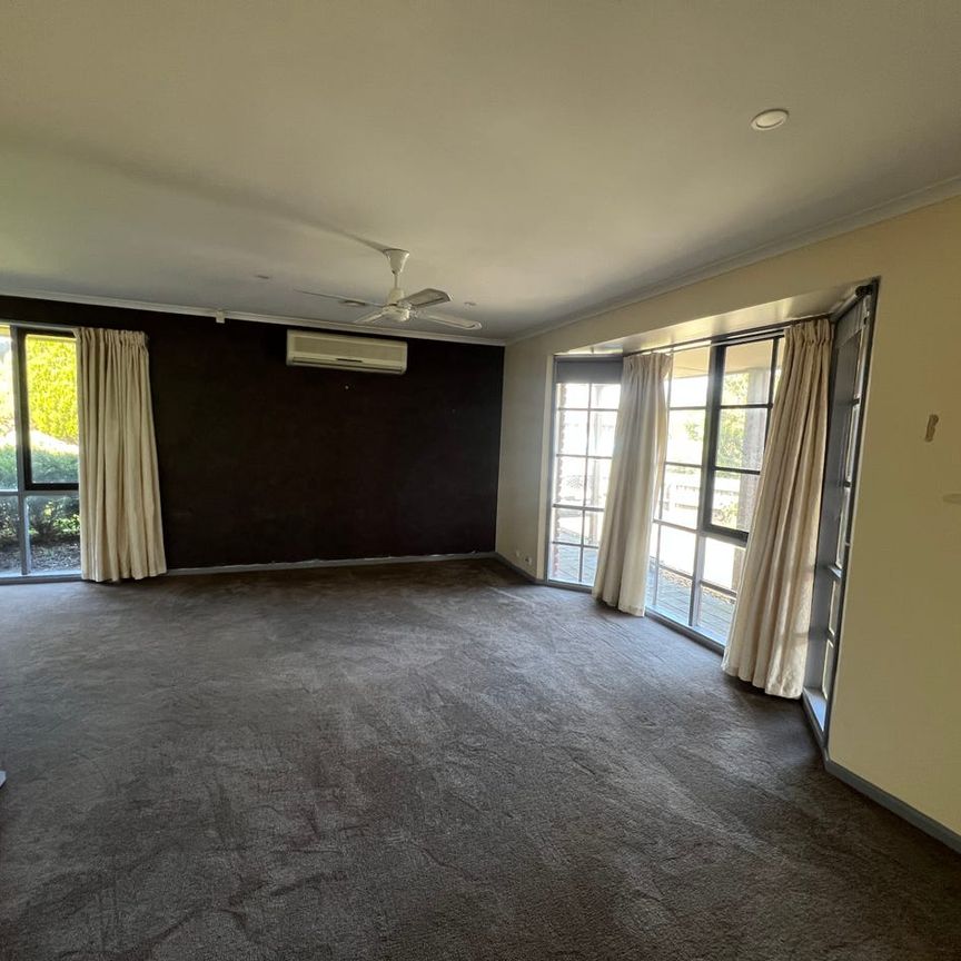 Gorgeous 3 Bedroom with Pool! - Photo 1