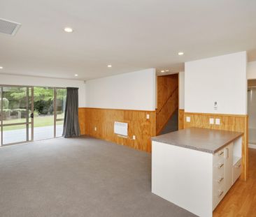 7 Athol Terrace, Ilam - Photo 1