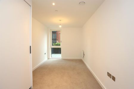 The Railings, Middlewood Locks - Photo 3