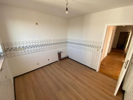 92 qm Wohnung in Köln Porz frisch renoviert komplett neues Bad - Photo 2