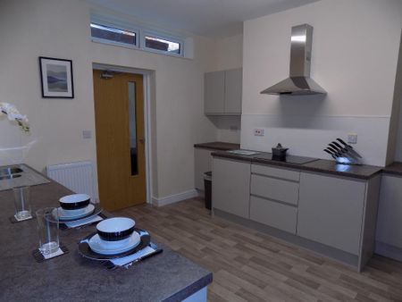 1 bedroom in a house share to rent - Photo 3