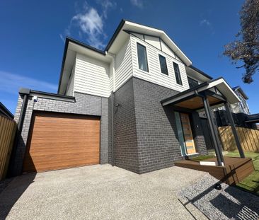 BRAND NEW EXECUTIVE 3 BEDROOM TOWNHOUSE - Photo 2