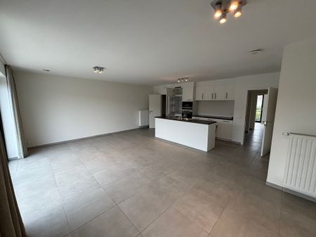 Modern en energiezuinig appartement (EPC A) met 2 slaapkamers, 2 parkeerplaatsen met laadpaal – onmiddellijk beschikbaar - Photo 3