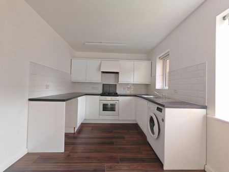 2 bedroom Flat To Let - Photo 4