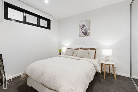 Spacious light filled apartment! - Photo 4