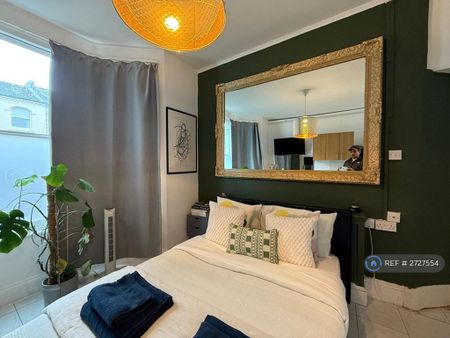 Studio to rent - Photo 3