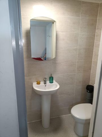 1 bedroom Flat To Let - Photo 5