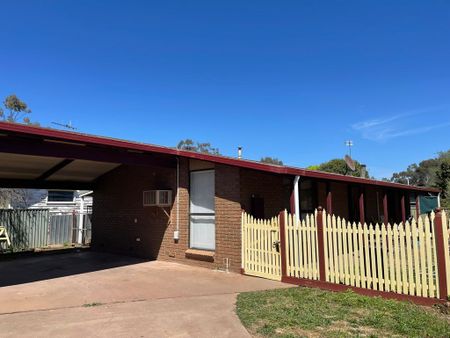 Solid Home in Sporting Precinct! - Photo 3