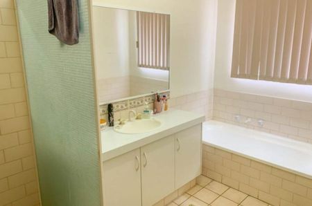 ABSOLUTELY ASHBURTON - 3x2 Close to CBD - Photo 2