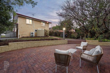 Modern Split-Level Family Home in Prime Mount Gravatt East Location - Photo 5